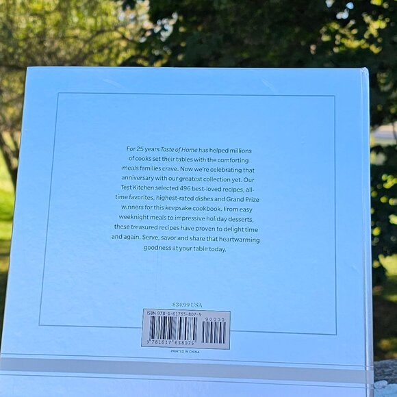 Taste of Home 25th Anniversary Cookbook Collectors Edition dated 2018 hardcover - Picture 2 of 12